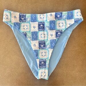 Hollister Women's Size M Curvy Bikini Swim Bottom Sky Blue Shell Print NWT New